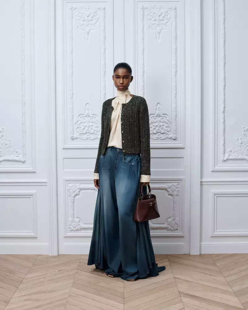 LOOK_F_26_3_LOOK_001_E01